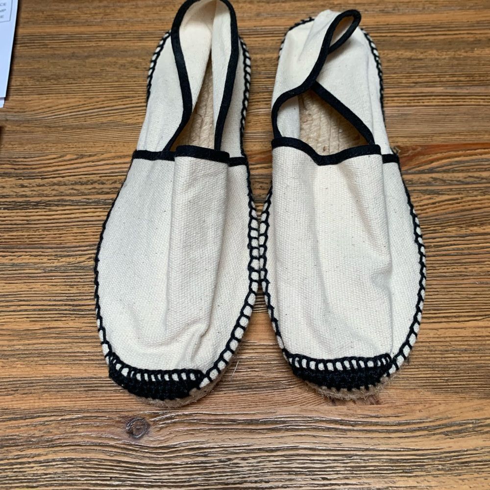 NWOT Toni Pons Cream and Black Espadrilles with Woven Fabric and Rope Soles